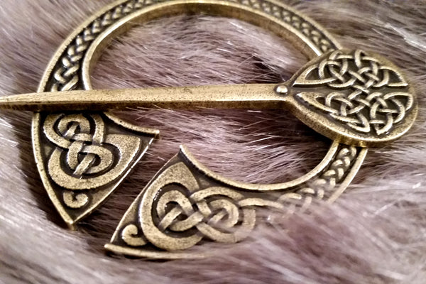 cloak pin brooch bronze penannular celtic viking knot work 