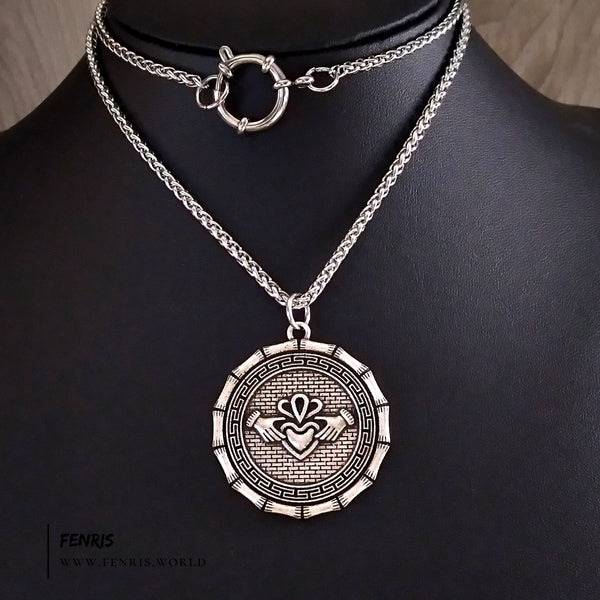 silver claddagh necklace