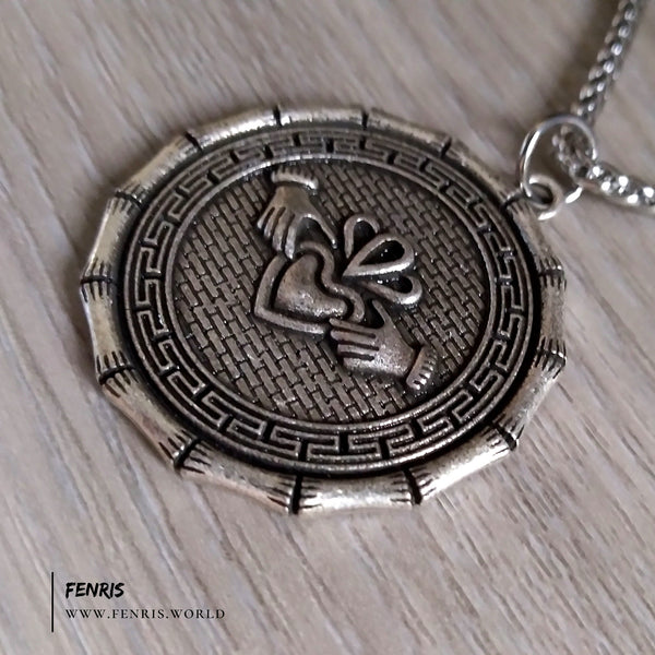 silver claddagh necklace