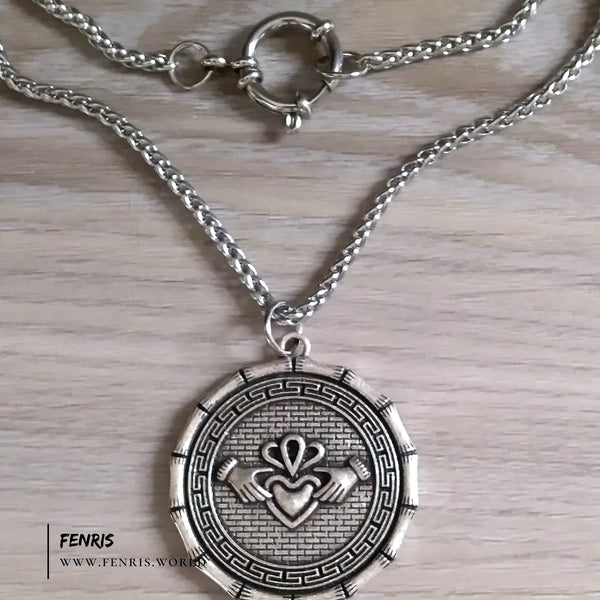 silver claddagh necklace