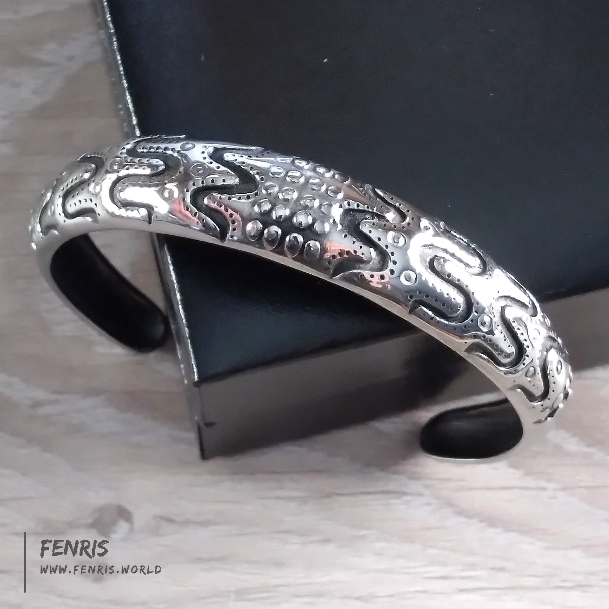 Leather Viking Bracelet With Raven Skull - Vikings Roar